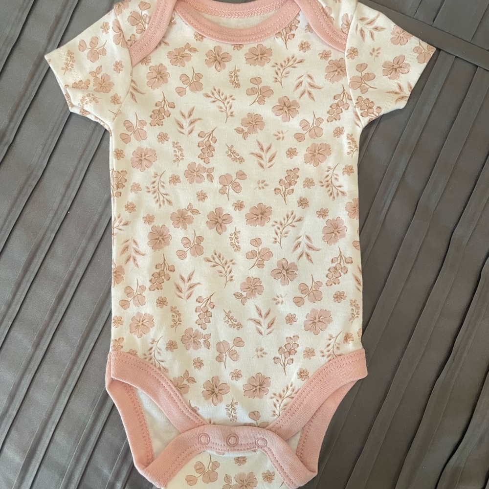 Three Short Sleeve Onesies, Sz 0-3 Months. Two Kyle & Deena, One Chickpea. - Picture 8 of 10
